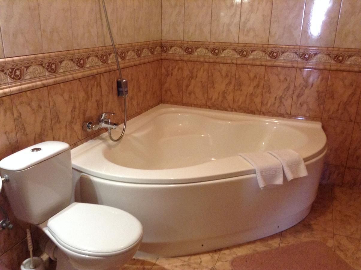 Hotel Serpanok Tyachiv 외부 사진