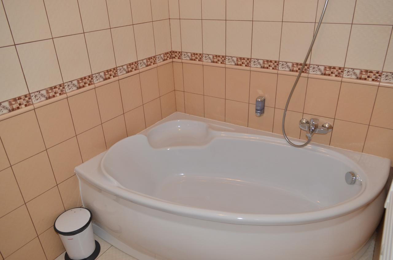 Hotel Serpanok Tyachiv 외부 사진