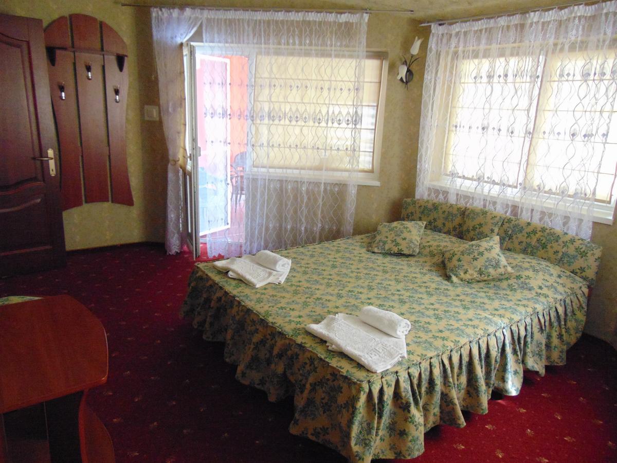 Hotel Serpanok Tyachiv 외부 사진